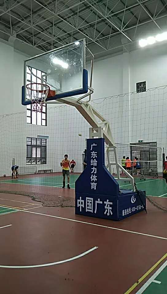 手動(dòng)液壓籃球架